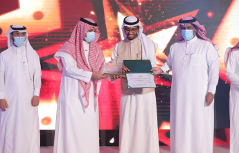 دكتور العصيمي يشارك في تكريم الفائزين في مسابقة مواهب السادسة